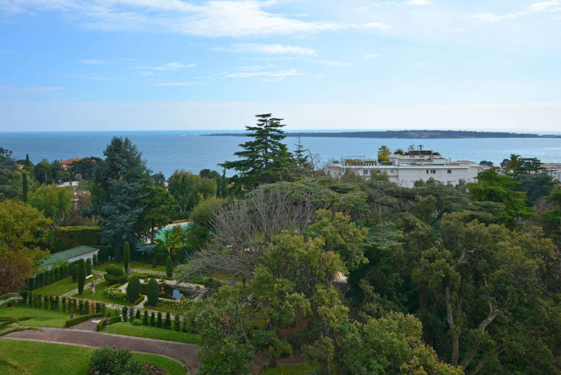 Оренда апартаментів з видом на море в закритій резиденції в Cannes