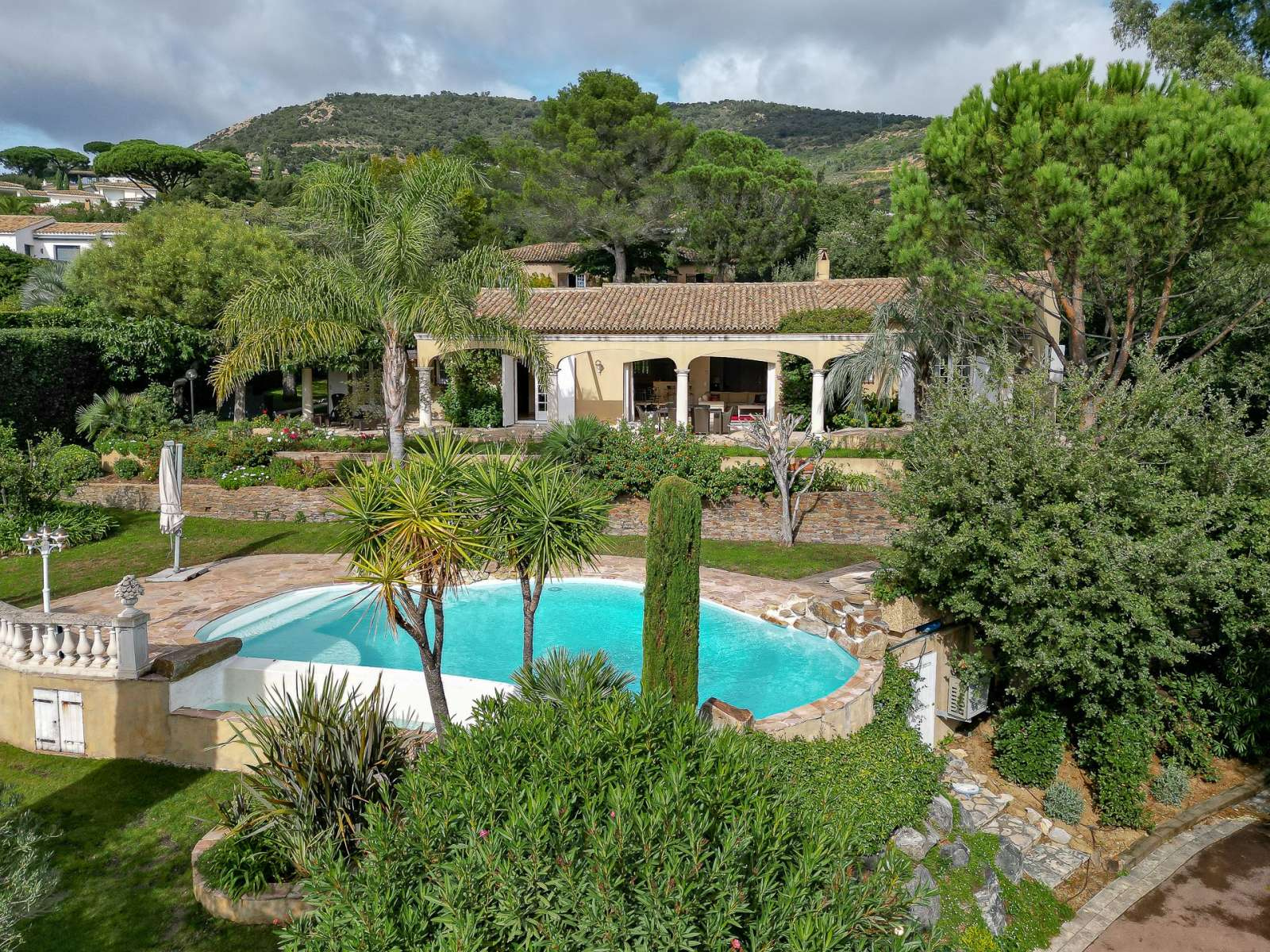 Villa à Beauvallon dans un domaine fermé proche plages