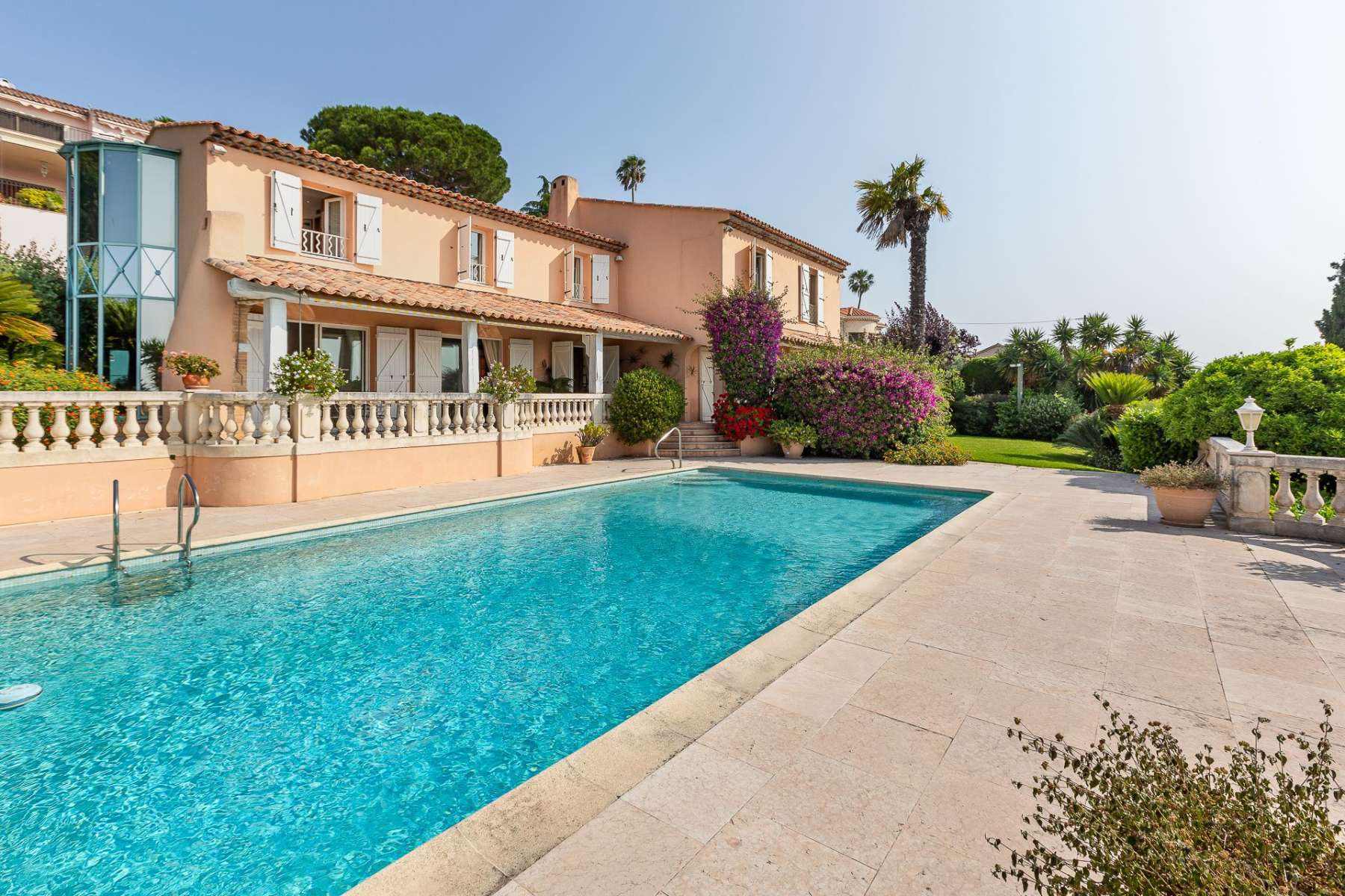 Villa vue mer dans un domaine fermé à Golfe-Juan proche Cannes