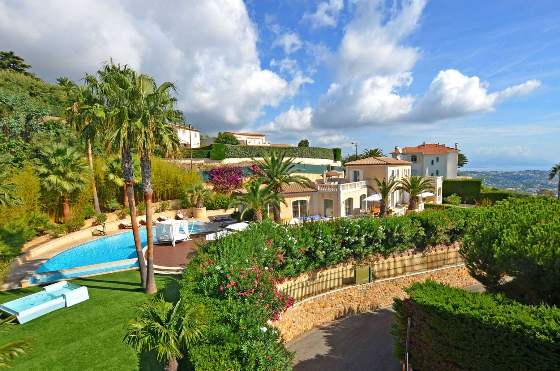 Location d'une villa de luxe vue mer à Cannes