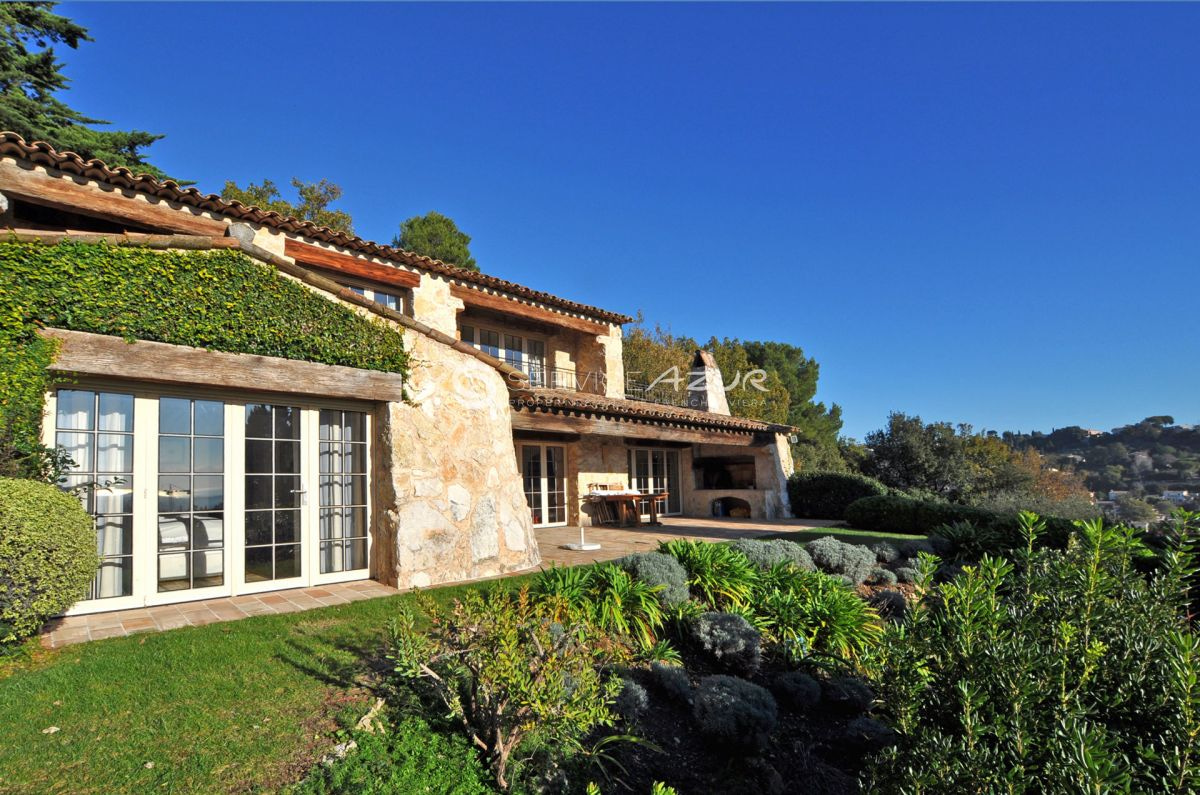 Provencal style villa for rent in Biot