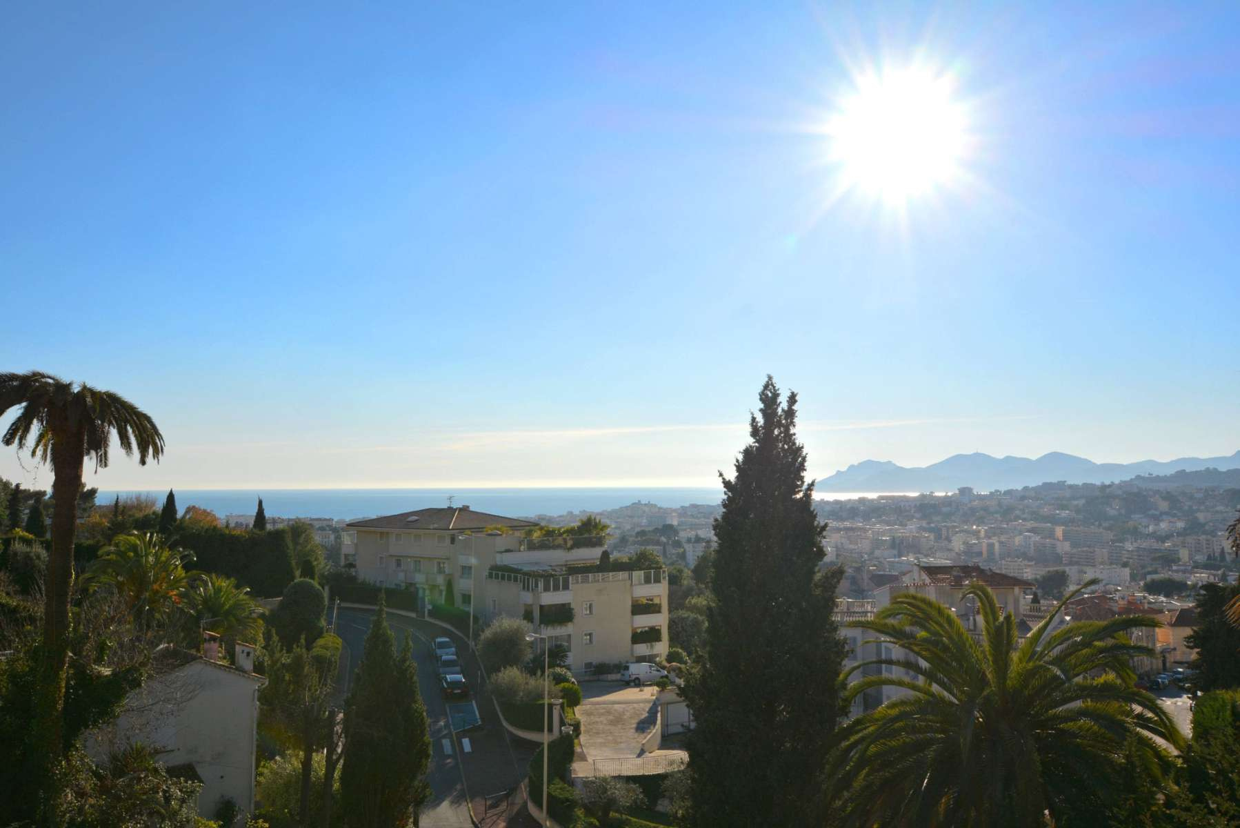 Location d'une villa californienne avec piscine à Cannes