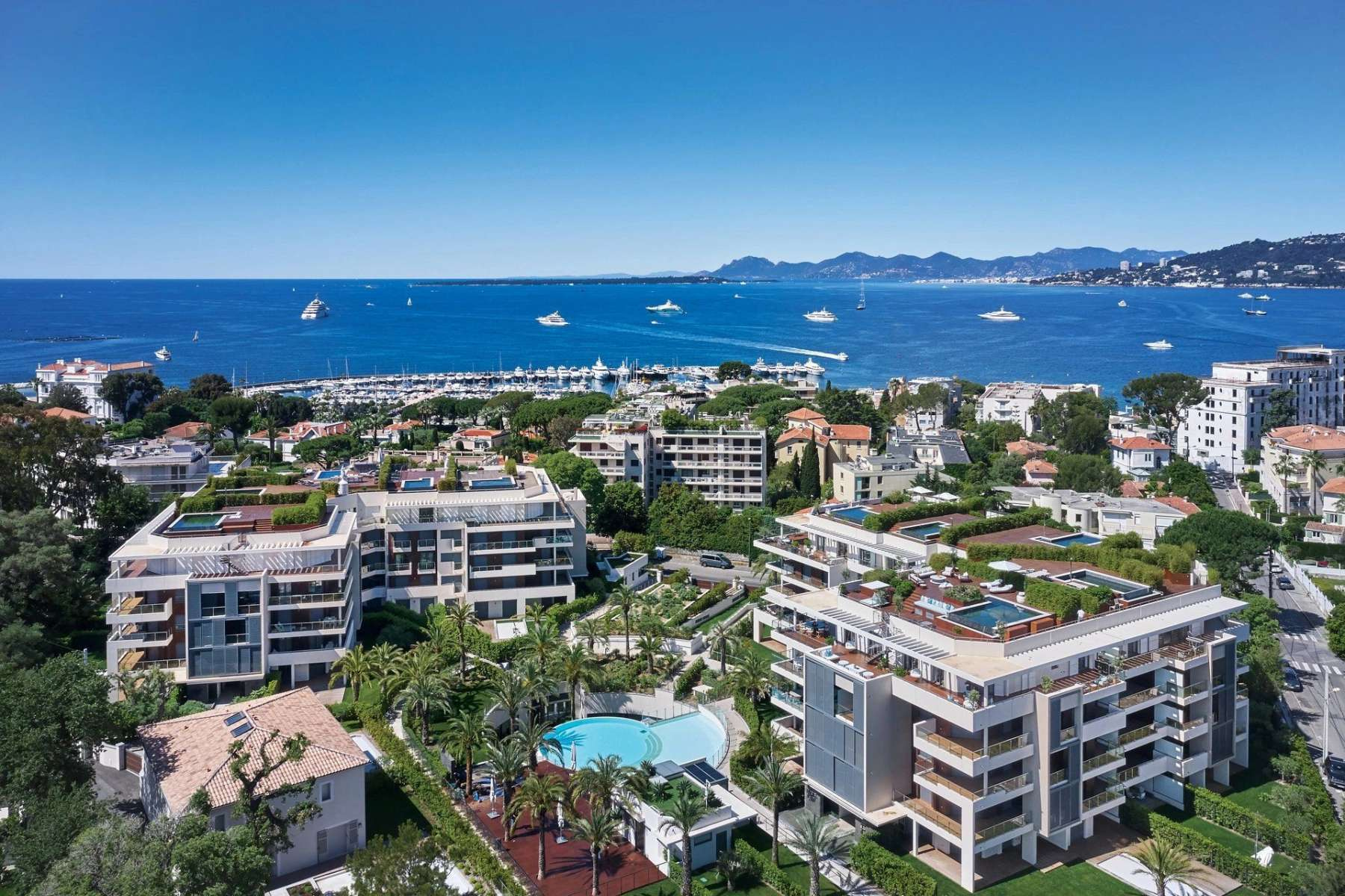 Luxury 3-Bedroom Apartment with Sea View in Parc du Cap, Cap d'Antibes
