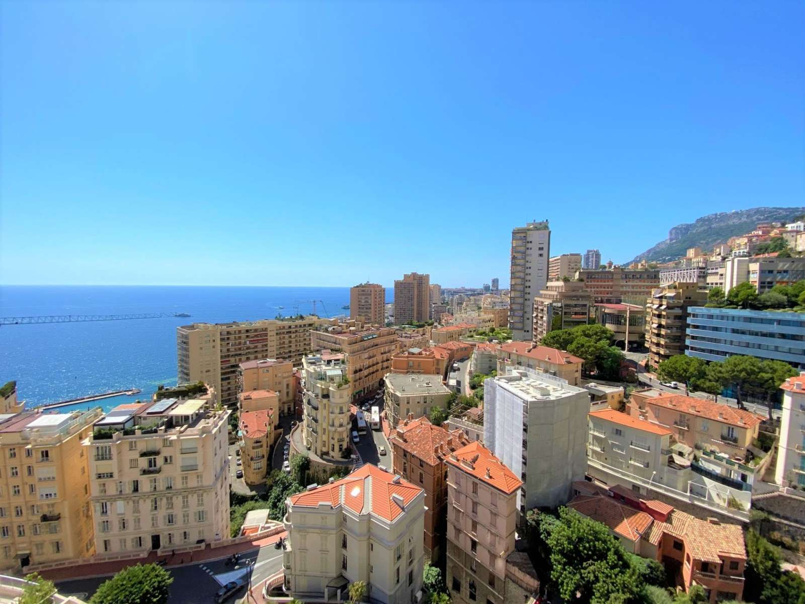 Appartement rénové au Château Périgord I avec piscine à Monaco
