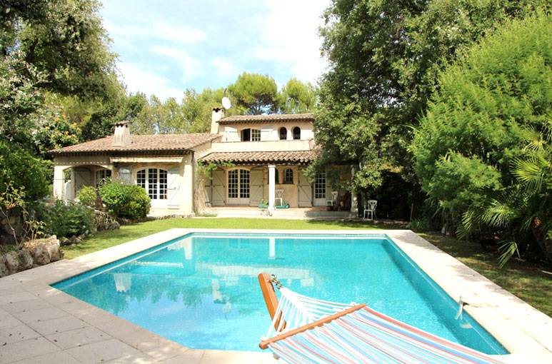 Villa confortable dans un style provençal à louer Mougins