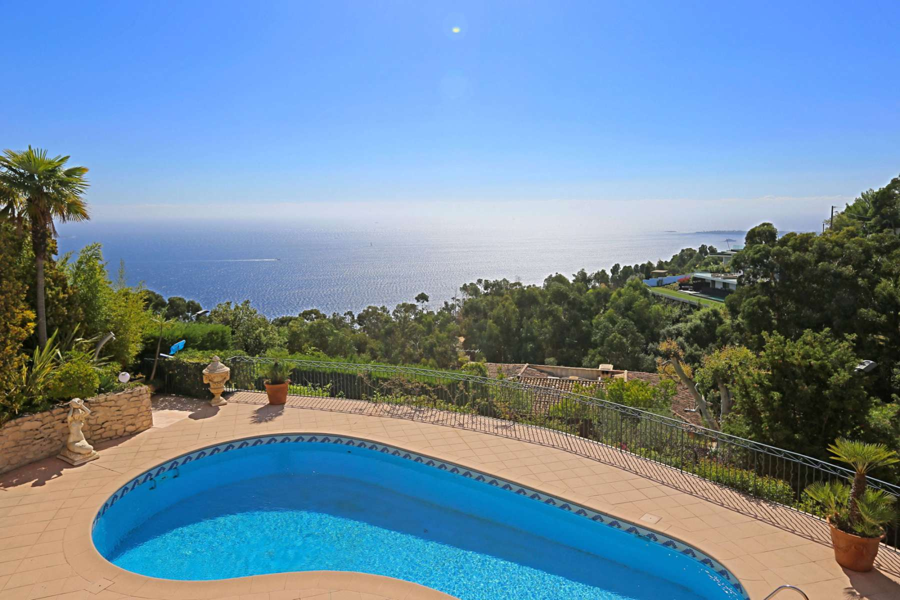 Location villa à Super Cannes avec vue mer panoramique