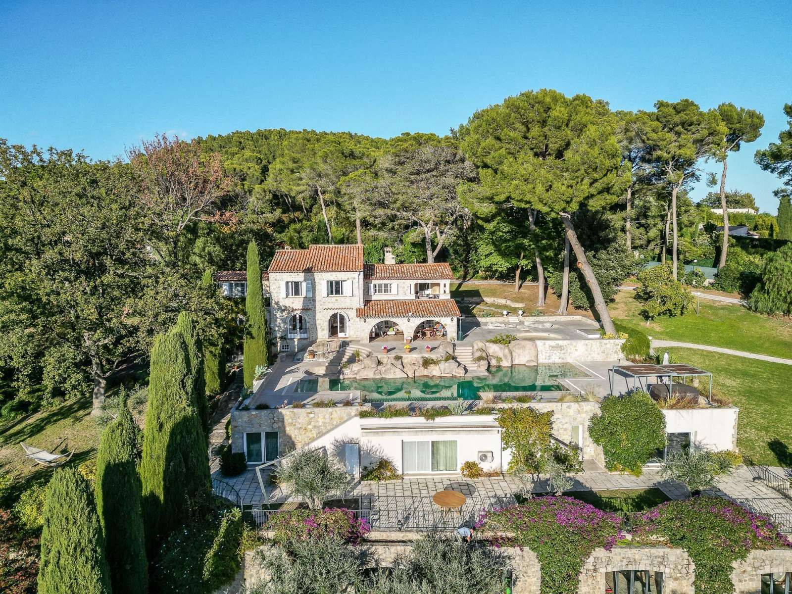 Великий маєток в Мужен з парком 3,5 гектара